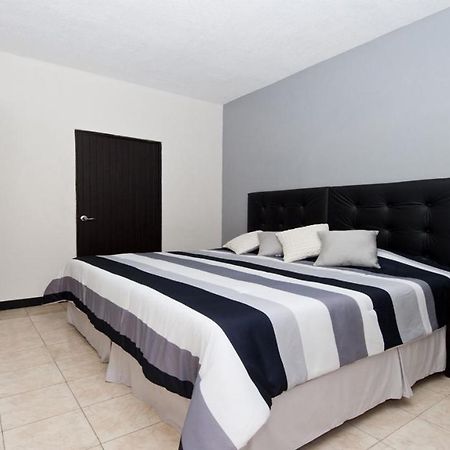 Econosuites Monterrey Exterior photo